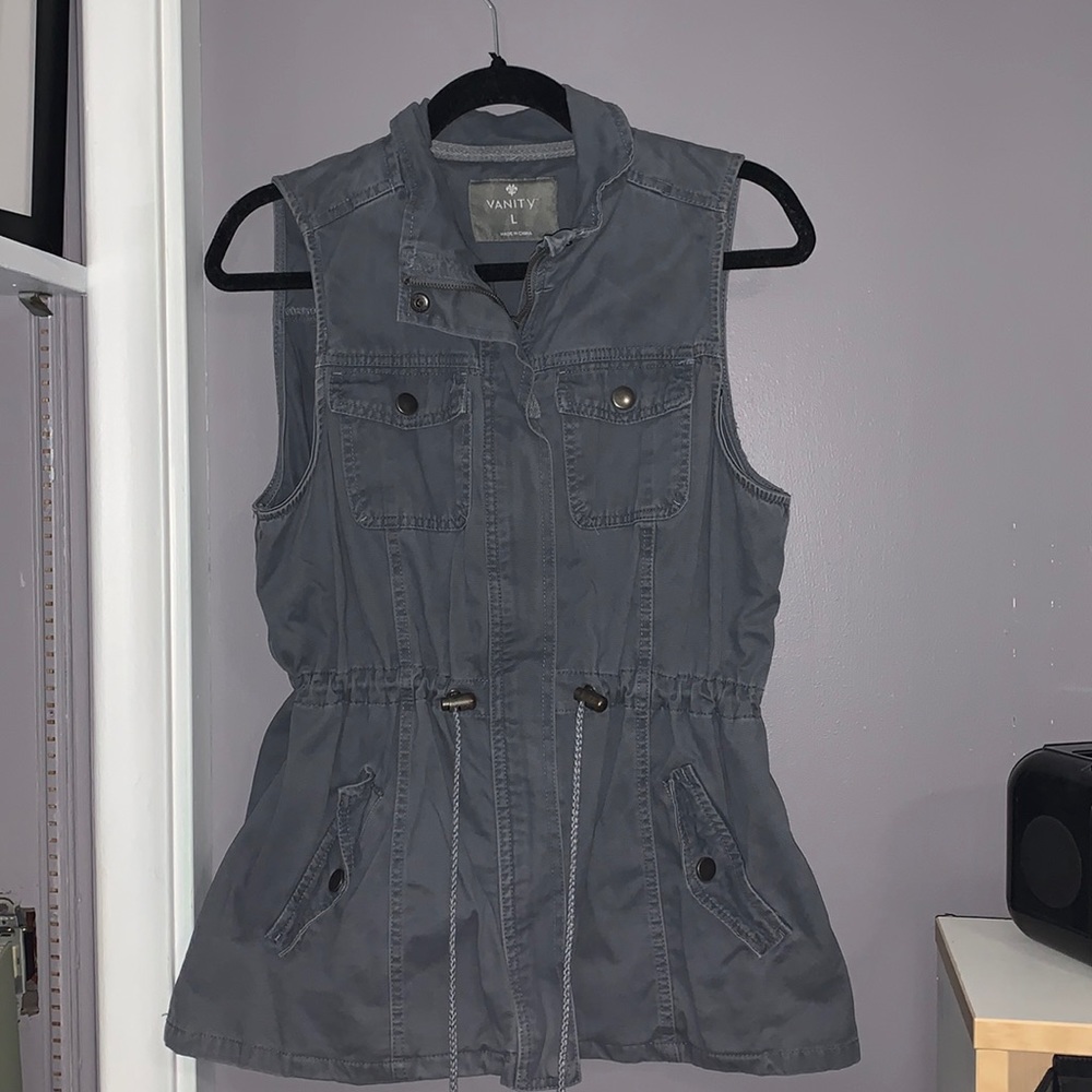 Fashionable women’s light weight vest